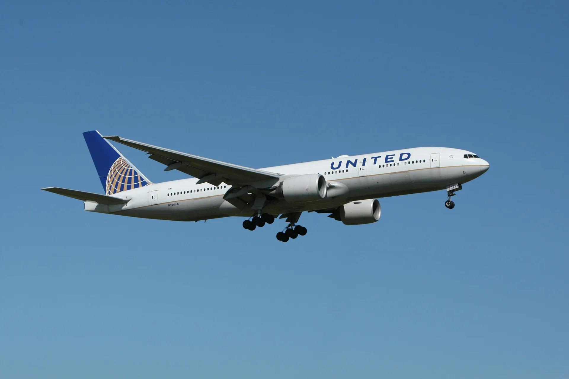 Business class flights with United Airlines photo